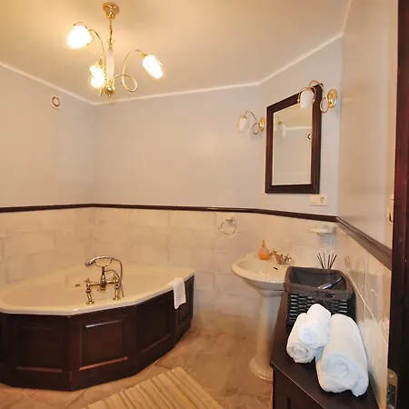 Deluxe Old Town Studio Apartment
