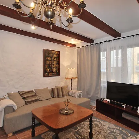 Deluxe Old Town Studio Apartment